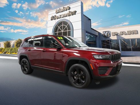 Used 2022 Jeep Grand Cherokee Altitude image 1