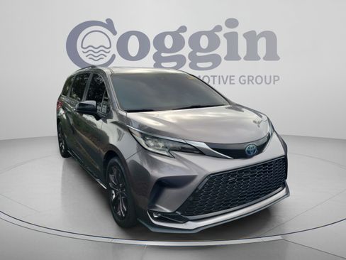 Used 2022 Toyota Sienna XSE FWD image 8