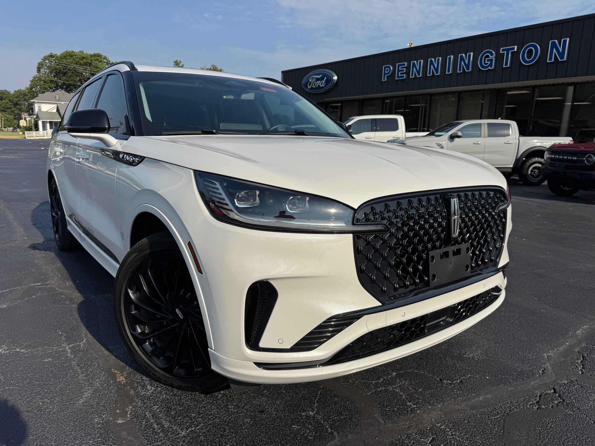 Used 2025 Lincoln Aviator Reserve w/ Luxury Package RWD image 1