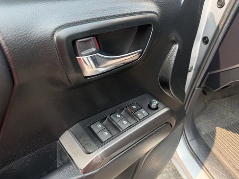 Used 2021 Toyota Tacoma TRD Sport w/ Technology Package AWD/4WD image 19
