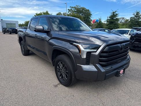 Used 2025 Toyota Tundra SR5 w/ SR5 Convenience Package AWD/4WD image 10