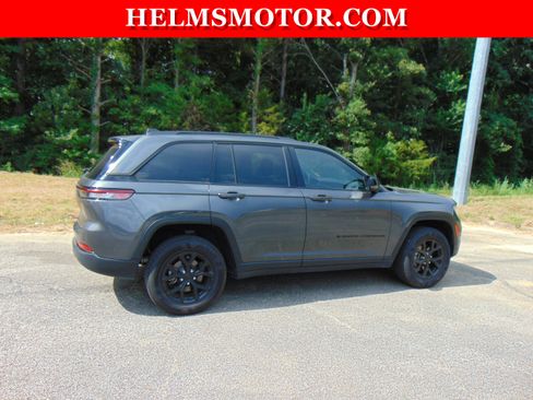 Certified 2024 Jeep Grand Cherokee Altitude RWD image 14