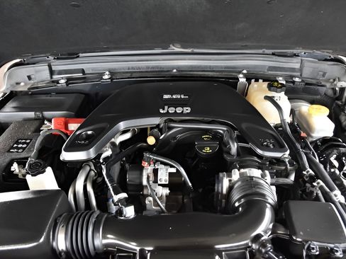 Used 2021 Jeep Wrangler Unlimited Sahara image 28