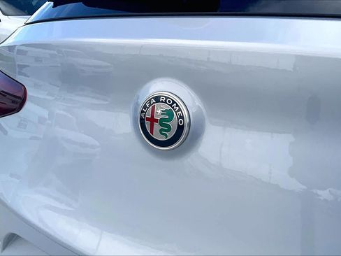 Used 2022 Alfa Romeo Stelvio Ti AWD/4WD image 29