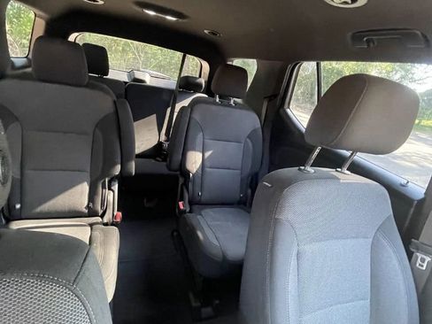 Used 2022 Chevrolet Traverse LT FWD image 8