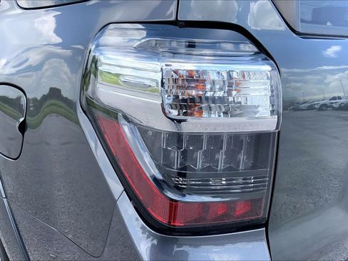 Used 2016 Toyota 4Runner SR5 RWD image 28