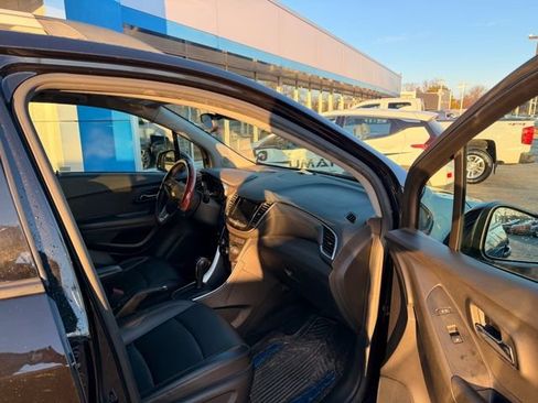 Certified 2021 Chevrolet Trax LT w/ Redline Edition image 16