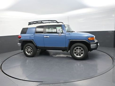 Used 2011 Toyota FJ Cruiser 4WD w/ Convenience Pkg image 18