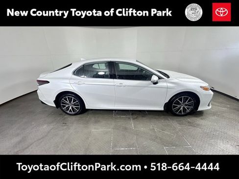 Used 2023 Toyota Camry XLE image 2