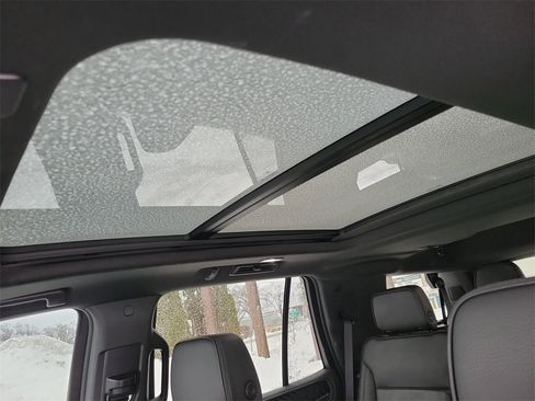 Used 2022 GMC Yukon Denali w/ Denali Premium Package image 35