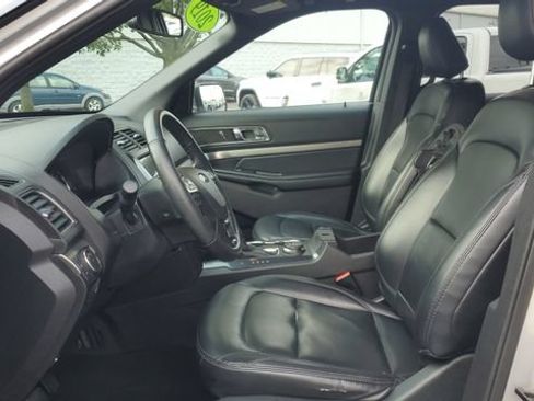 Used 2019 Ford Explorer XLT w/ Equipment Group 202A AWD/4WD image 4