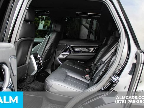 Used 2025 Land Rover Range Rover SE AWD/4WD image 17