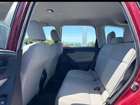Used 2014 Subaru Forester 2.5i AWD/4WD image 2
