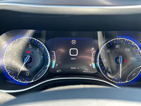Used 2025 Chrysler Pacifica Select FWD image 21
