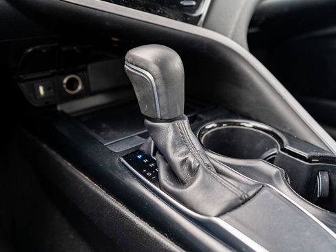 Used 2019 Toyota Camry SE image 25