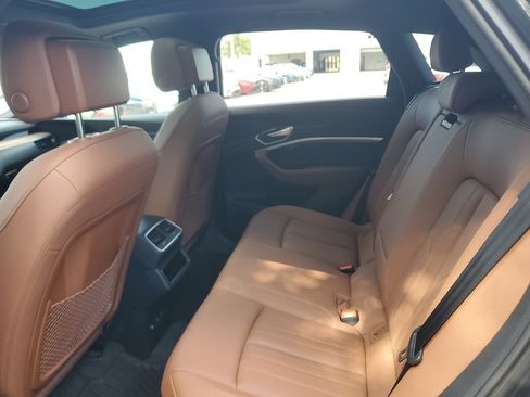 Certified 2024 Audi Q8 e-tron Premium Plus w/ Premium Plus Package AWD/4WD image 17