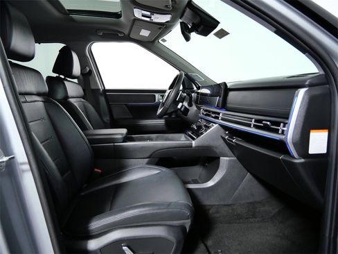 Used 2025 Hyundai Santa Fe Limited image 11