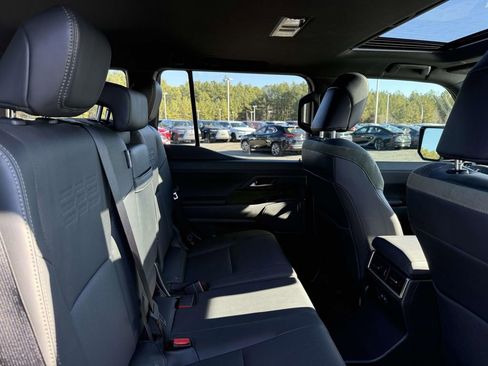 Used 2024 Lexus GX 550 image 16