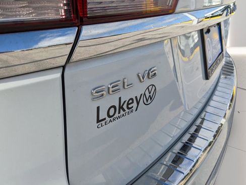 Certified 2022 Volkswagen Atlas SEL R-Line AWD/4WD image 9