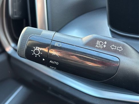 Used 2025 Kia Sorento LX image 23