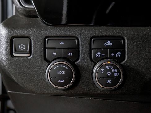 Used 2024 Chevrolet Silverado 2500 LT AWD/4WD image 25
