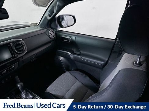 Used 2021 Toyota Tacoma TRD Sport w/ Technology Package image 29