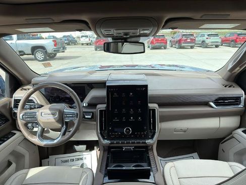 Used 2025 GMC Yukon XL Denali w/ Sun & Power Step Package AWD/4WD image 17