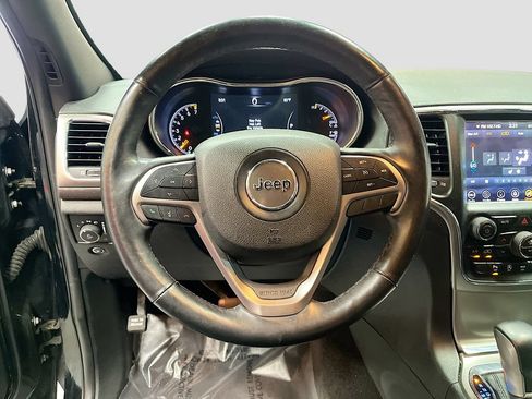 Used 2018 Jeep Grand Cherokee Altitude AWD/4WD image 11
