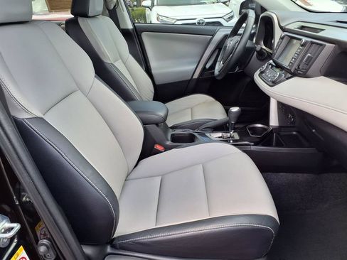 Used 2016 Toyota RAV4 Limited FWD image 13