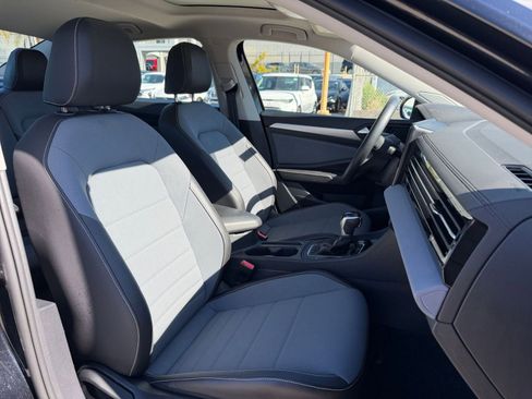 Used 2025 Volkswagen Jetta SE image 35