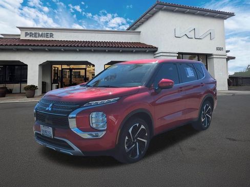 Used 2023 Mitsubishi Outlander SE image 4