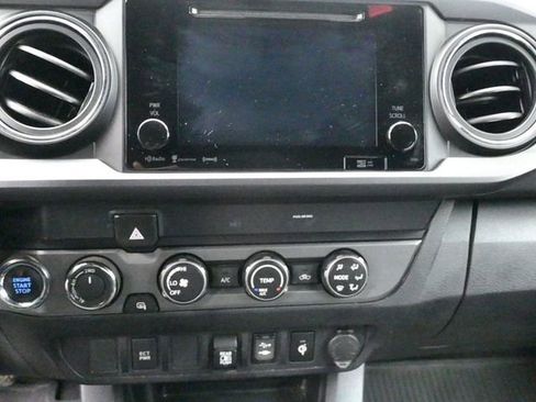 Used 2019 Toyota Tacoma TRD Sport image 15