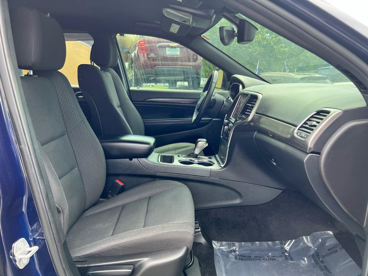 Used 2018 Jeep Grand Cherokee Laredo AWD/4WD image 16