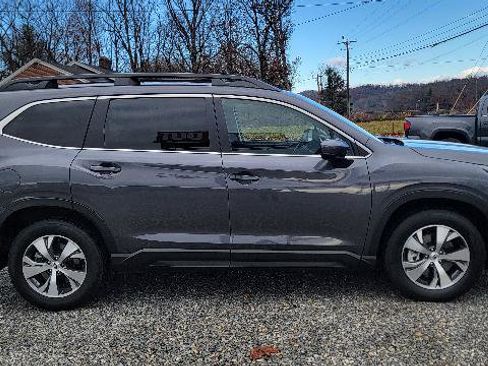 Used 2025 Subaru Ascent Premium image 3