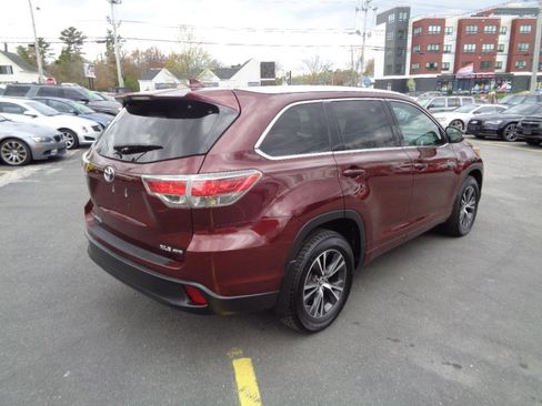 Used 2016 Toyota Highlander XLE AWD/4WD image 12