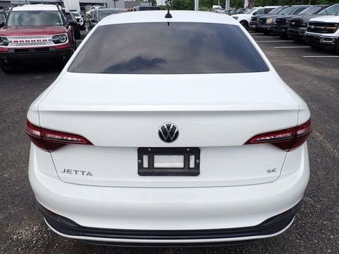 Used 2024 Volkswagen Jetta SE w/ Panoramic Sunroof Package FWD image 5
