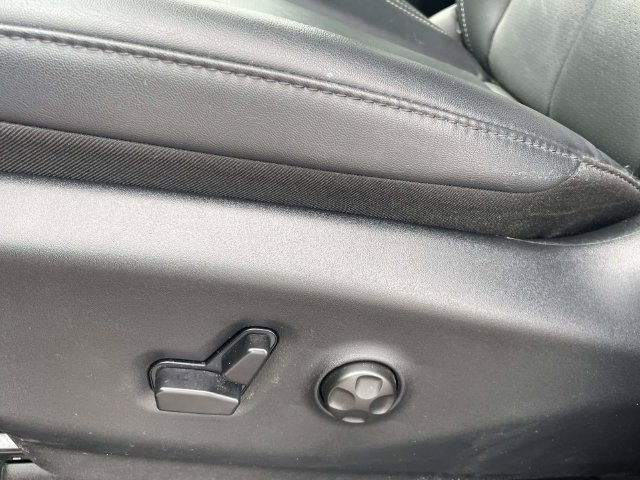 Used 2025 Chrysler Pacifica Select FWD image 15