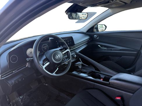 Used 2024 Hyundai Elantra Blue FWD image 9