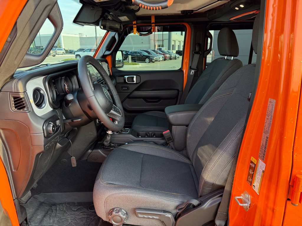 Used 2025 Jeep Wrangler Unlimited Sahara AWD/4WD image 13