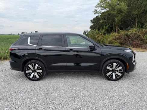 Used 2025 Mitsubishi Outlander SE FWD image 17