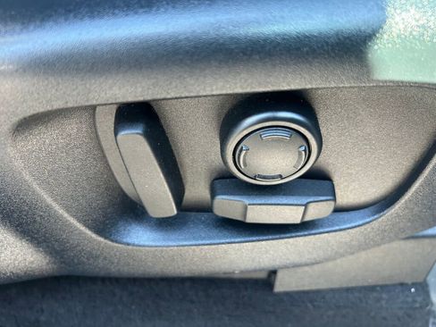 Used 2018 Land Rover Discovery HSE image 33