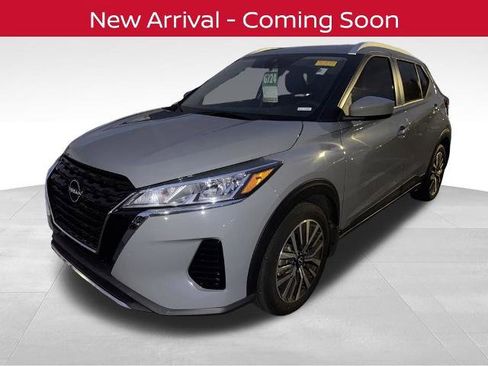 Certified 2023 Nissan Kicks SV FWD image 2
