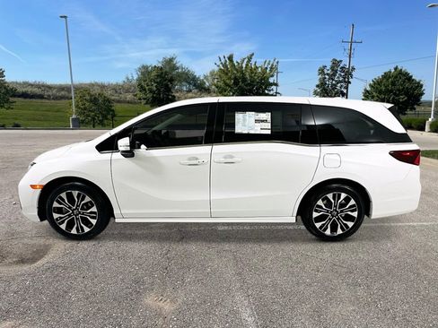 New 2026 Honda Odyssey Elite image 3