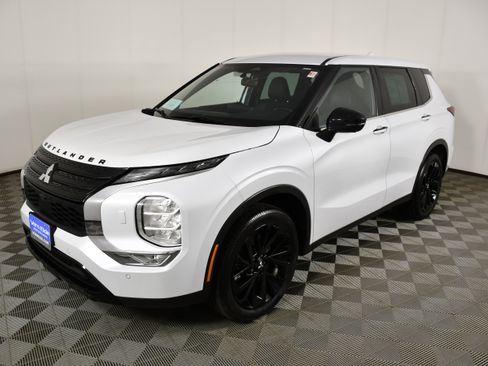 Used 2023 Mitsubishi Outlander SE AWD/4WD image 10