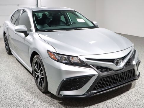 Used 2022 Toyota Camry SE FWD image 5