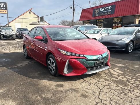 Used 2018 Toyota Prius Prime Plus w/ Carpet Mat Package image 3