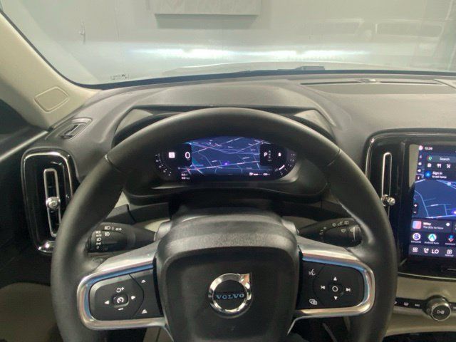 Certified 2026 Volvo XC40 B5 Plus AWD/4WD image 15