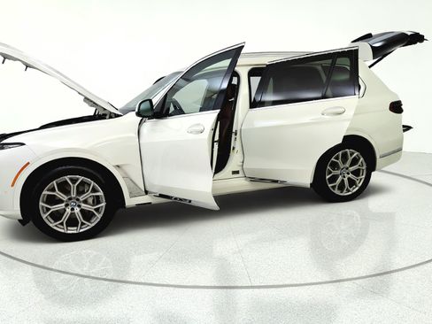 Used 2023 BMW X7 xDrive40i AWD/4WD image 11