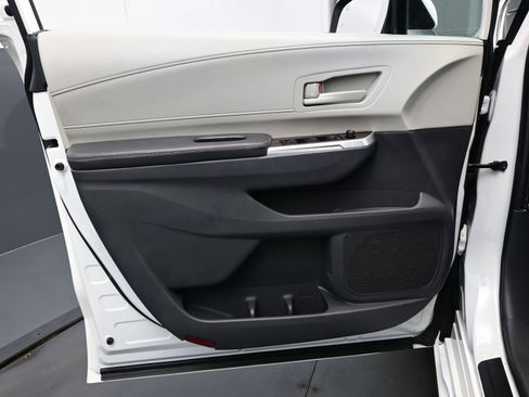 Used 2022 Toyota Sienna LE AWD/4WD image 9
