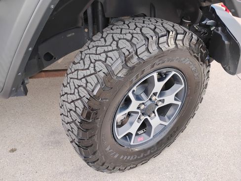 Used 2018 Jeep Wrangler Unlimited Rubicon image 25